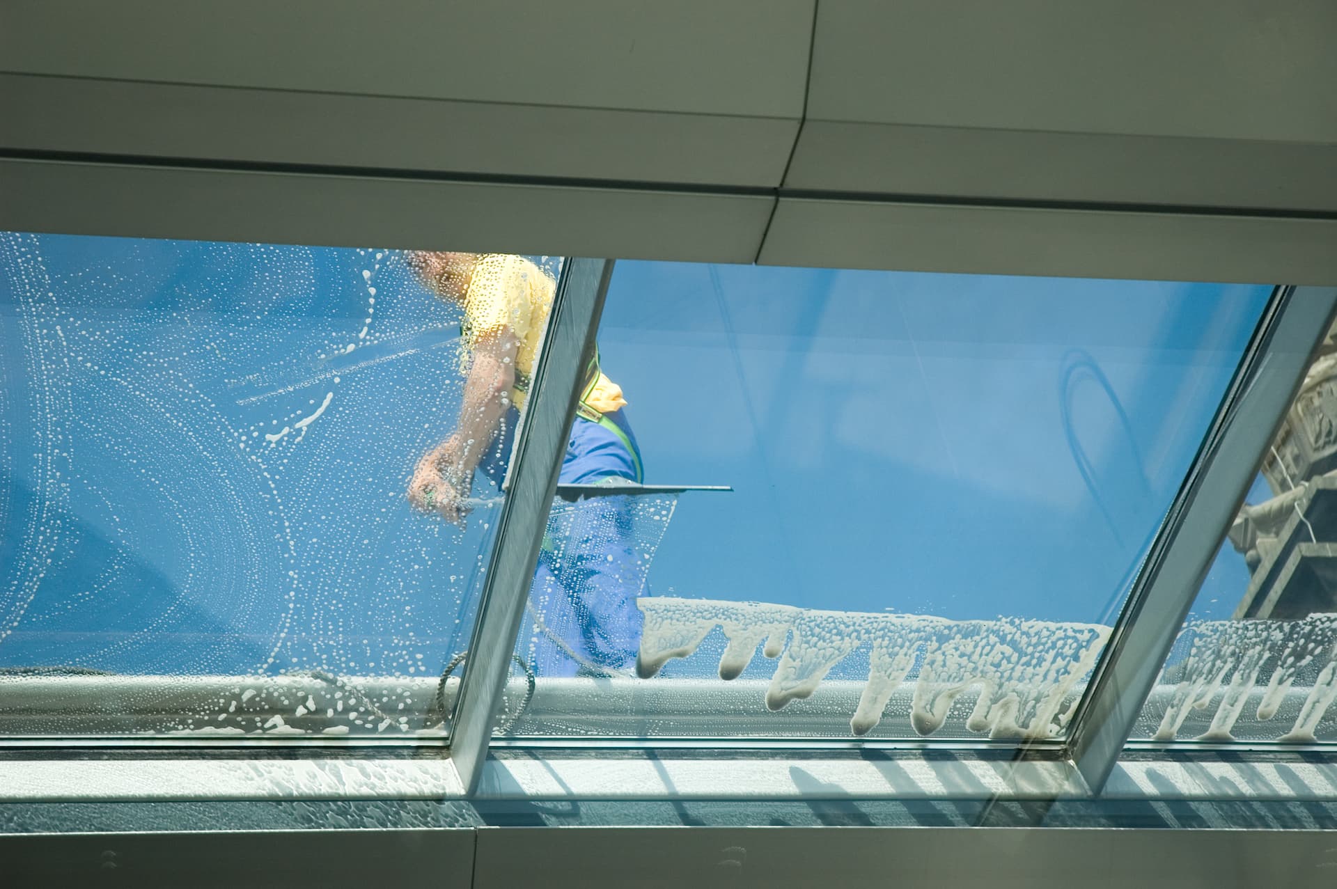 Essential Safety Tips For Commercial Window Washing 2